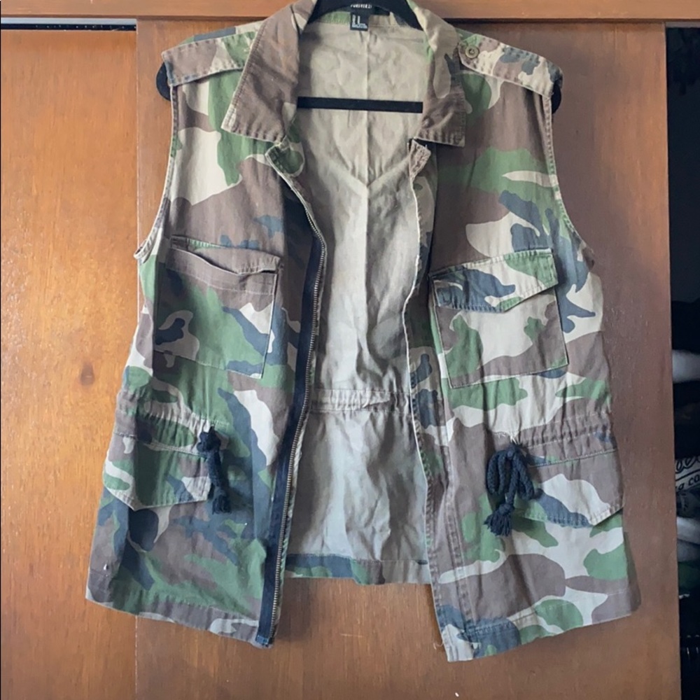 ⭐️ SALE ⭐️ FOREVER 21 FATIGUE VEST